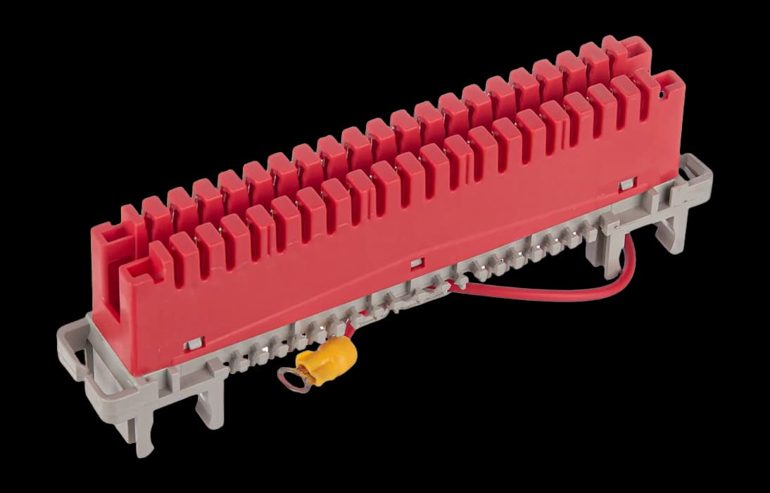 Плинт заземления универсальный ПВТ 10 пар, красный