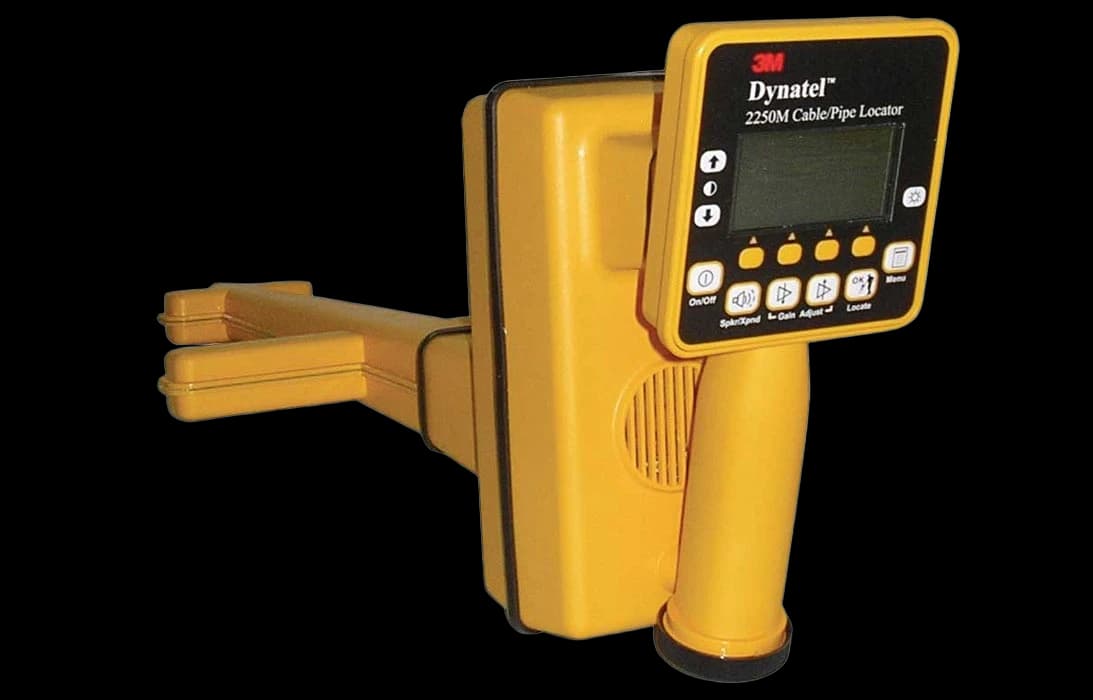 7000031739 Dynatel™ 2573E-CU12 трассо- повреждения- искатель, 6 активных и 4 польз. частоты, 12Вт, новый интерфейс и новые режимы поиска