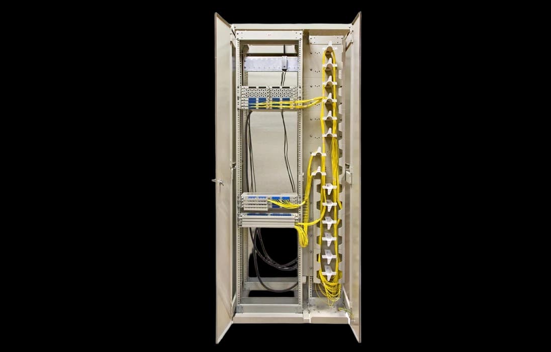 Шкаф комбинированный с органайзерами правый 19"+10" 45U 900х600х2200 мм ВОКС-Ф-9645П-О ССД