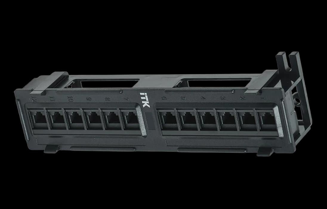 PP12-C5EU-D05 ITK Настенная патч-панель кат.5Е UTP, 12 портов (IDC Dual)