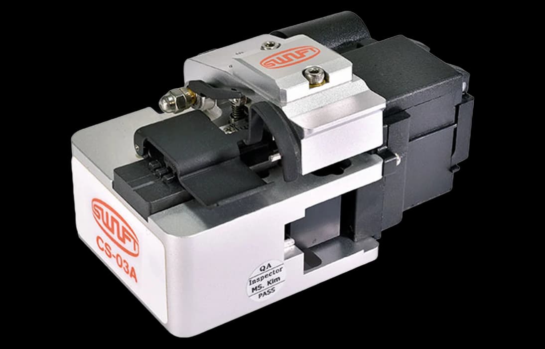 CS-03A	Скалыватель со сколом в одно действие (для ОВ до 3 мм, с боксом)