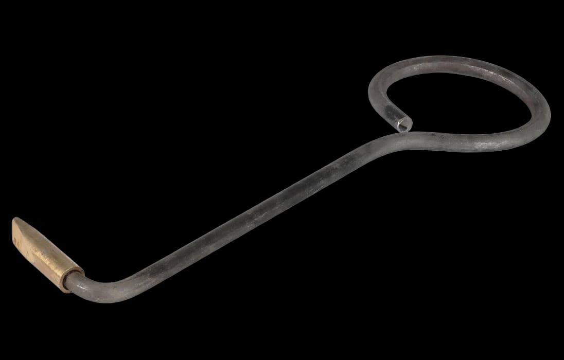 Крюк для открывания крышки люка с латунным наконечником КОК-2