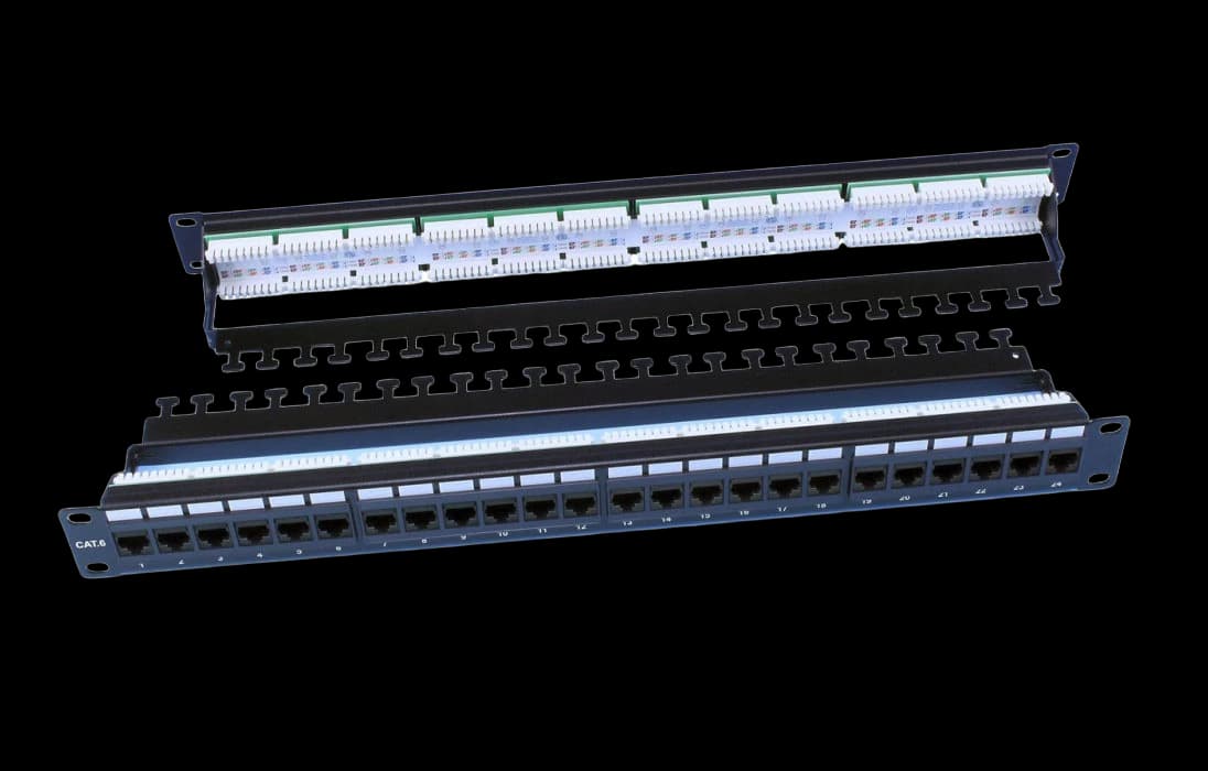 246107 Hyperline PP3-19-24-8P8C-C6-110D Патч-панель 19", 1U, 24 порта RJ-45, категория 6, Dual IDC, ROHS, цвет черный (задний кабельный организатор в